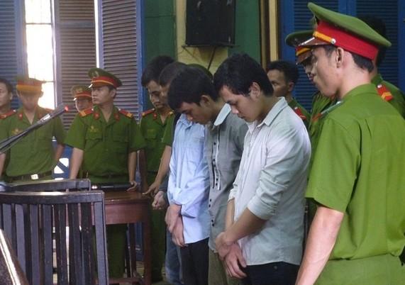 dich vu bao ve o TP.HCM | Giúp người gặp nạn, nam sinh viên bị côn đồ đánh chết